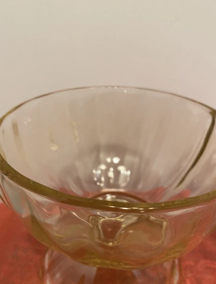 Antigo Pedestal Libbey Prato Doces Sobremesa Vidro MCM Decoração Amarelo Claro Conjunto de 2 - Imagem 2 de 4