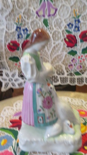 Figura porcelana Herend niña con gansos pintada a mano Hungría - Imagen 6 de 9