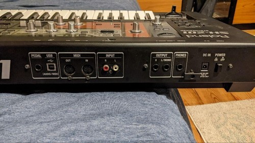 Roland SH-201 Analog Modeling Synthesizer Black keyboard - Picture 5 of 6