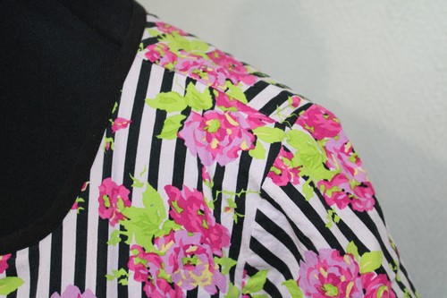 Uniforme Médico Para Mujer Betsey Johnson Rosa Floral y Rayas Talla L Elástico - Imagen 3 de 6