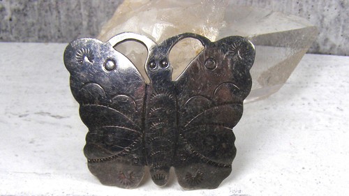Prendedor colgante mariposa estampado plata esterlina vintage marcado HIJ nativo americano - Imagen 4 de 4