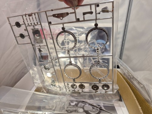 Rikuo RT-II 1957 Gunze 1/12 scale Japanese motorcycle model kit with metal parts - Picture 14 of 20