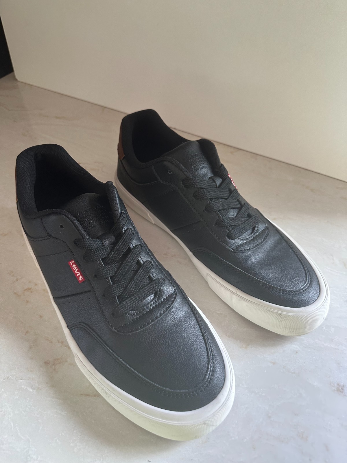 - Black/tan - Size 9 - New