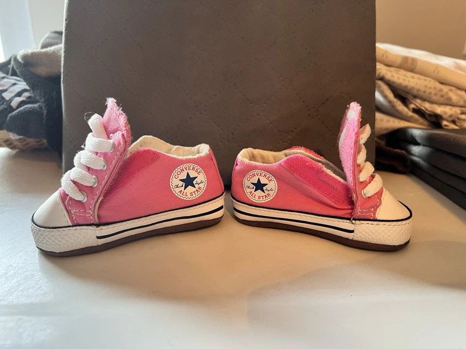 Zapatos de cuna Converse Chuck Taylor All Star infantil rosa blanco Foto 2 de 3