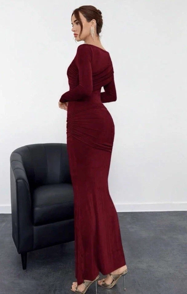 Elegante Vestido Asimétrico Borgoña Acanalado Foto 3 de 4