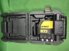 DEWALT DW088 SELF LEVELLING RED LASER LEVEL W/ CASE & BATTERIES TESTED (E4)