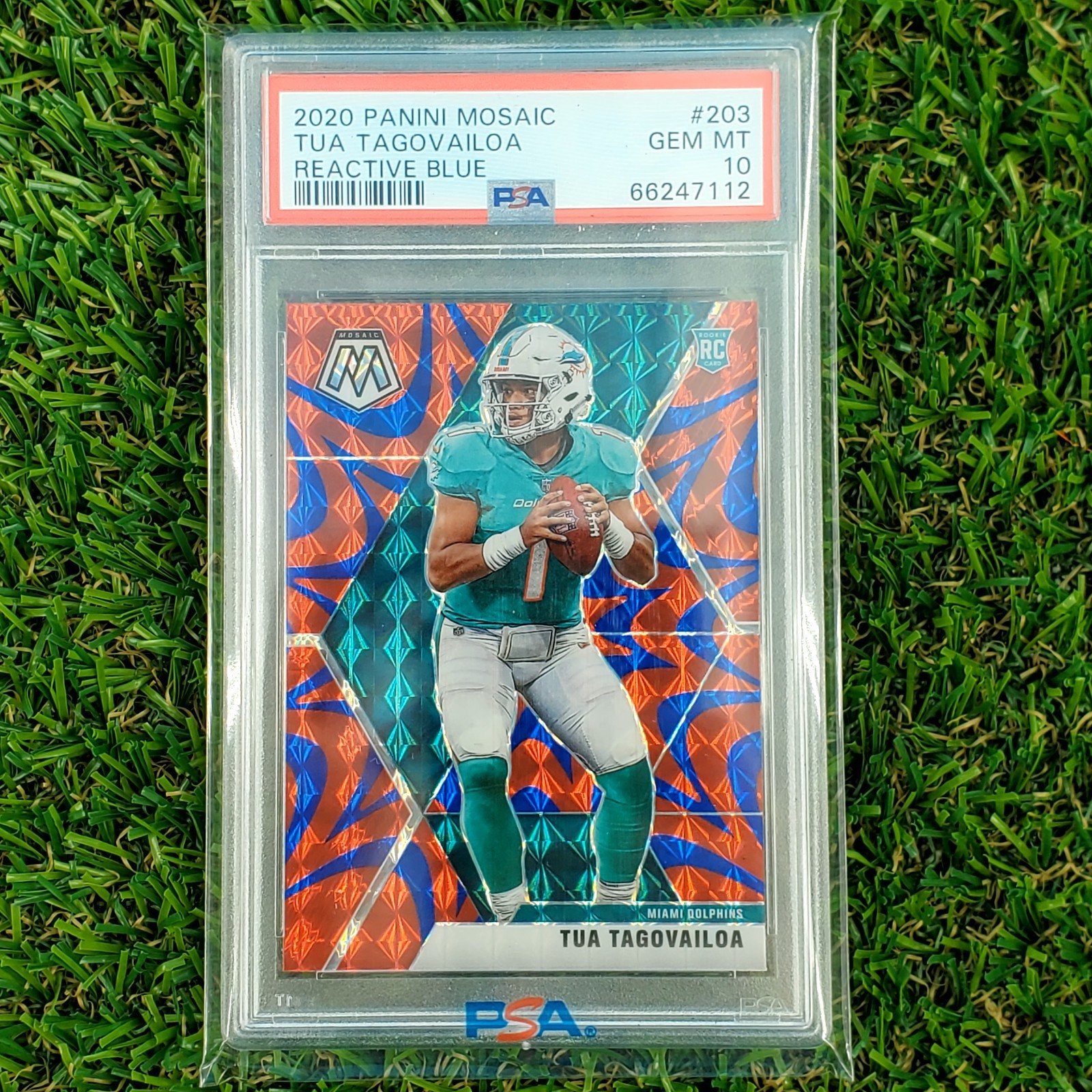 2020 Panini Mosaic Football 203 Tua Tagovailoa Reactive Blue Rookie PSA 10 Prizm