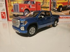 1/27 Scale Diecast Replica By Motormax 2019 GMC SIERRA Crew Cab