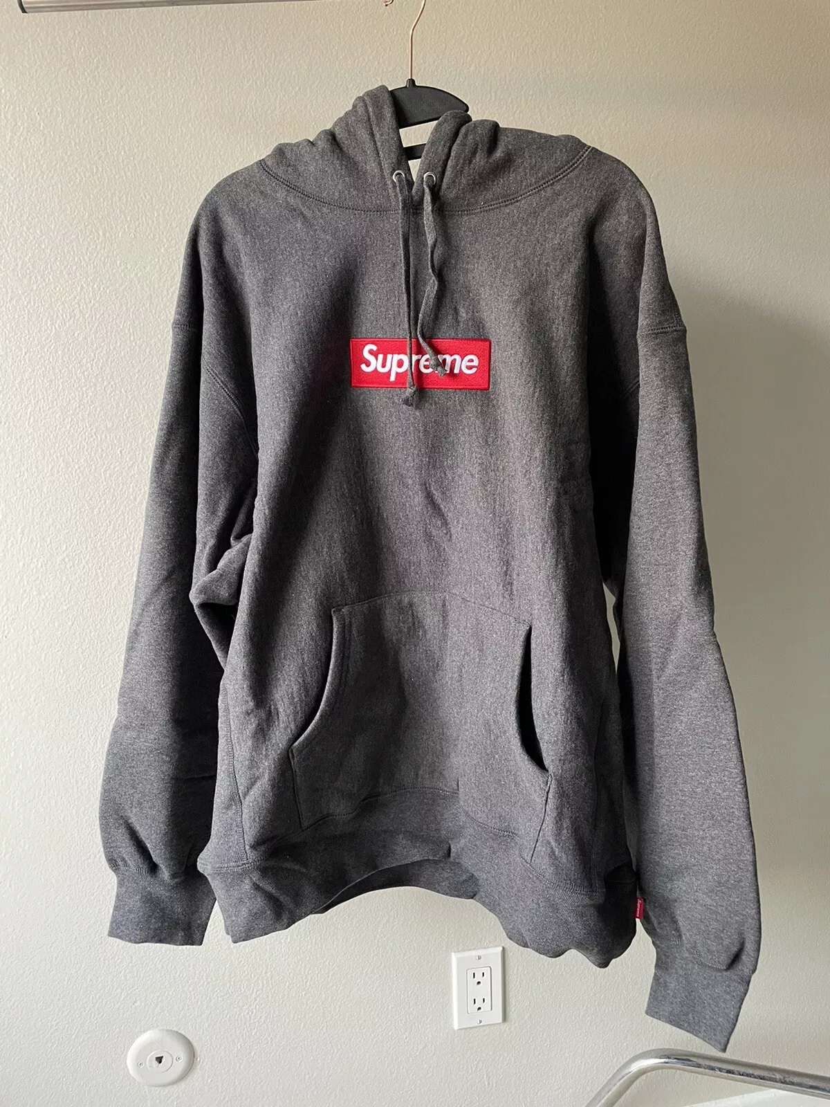 DS. Sweat à capuche logo Supreme Box charbon de bois FW21   Taille Large