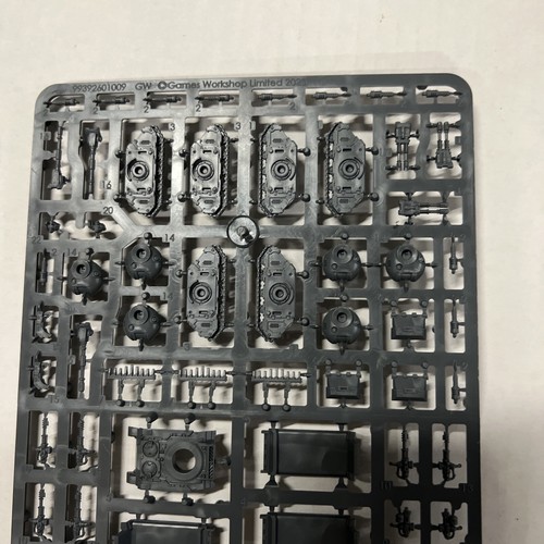 Warhammer Epic Legions Imperialis 3 PREDATOR SQUADRON Tanks NOS ships in a box! - Picture 4 of 4