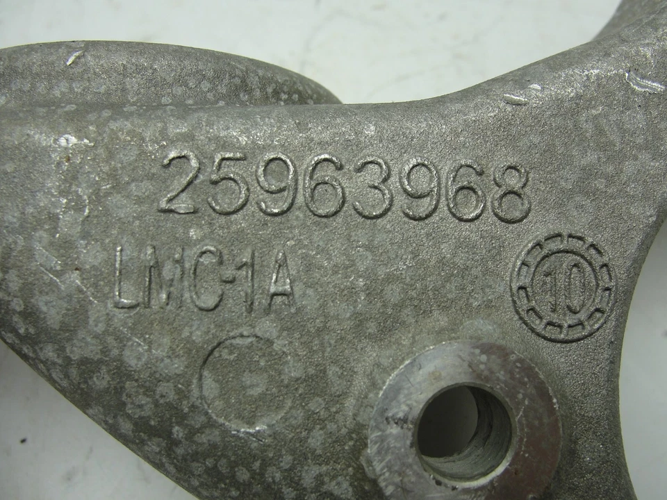 # 25963968 Rear Engine Mounting Bracket Mount 2009-11 Buick Lucerne 3.9L - Image 3 of 4