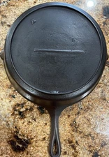 VTG No.8 A Triangle Cast Iron Skillet Heat Ring Gate Mark No Wobble Lightweight