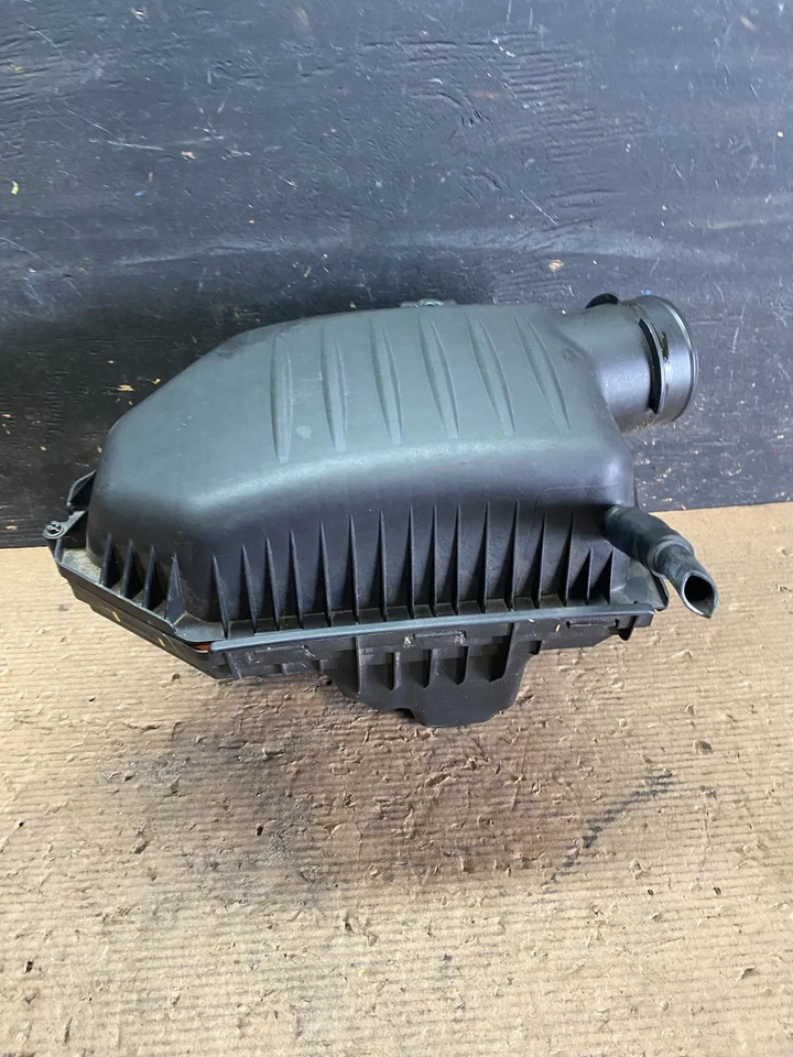 2011-2019 Chrysler 300 Dodge Challenger Charger Engine Air Filter Box S3562 DG - Image 3 of 4