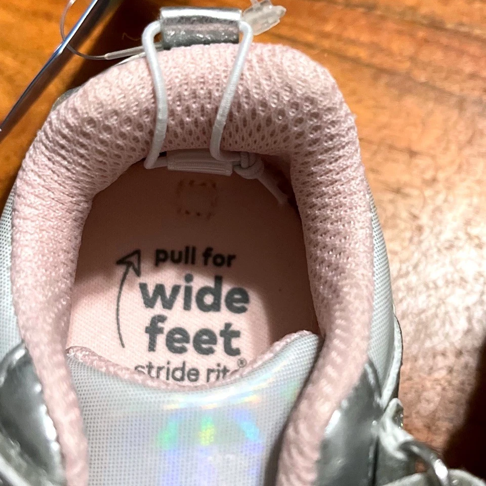Zapatos Stride Rite 360 Natasha plateados holográficos para niños talla 5M nuevos con caja Foto 4 de 4