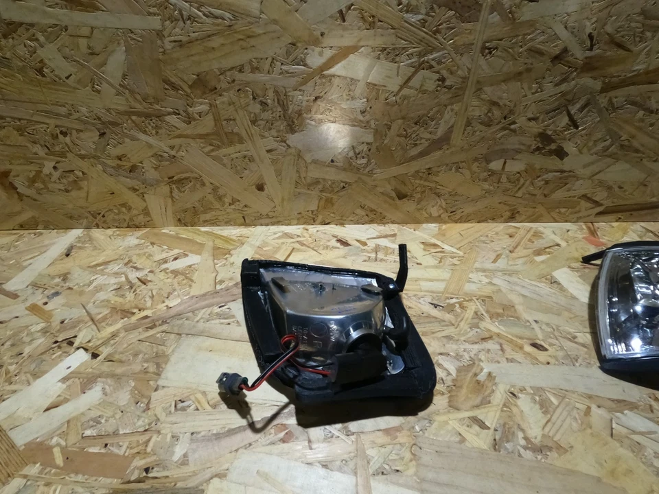 Intermitente Izquierdo Nissan Terrano 2 II. - Imagen 3 de 4