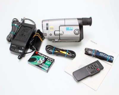 Sony Hnadycam CCD-TRV11 Video8 Camcorder, Silver