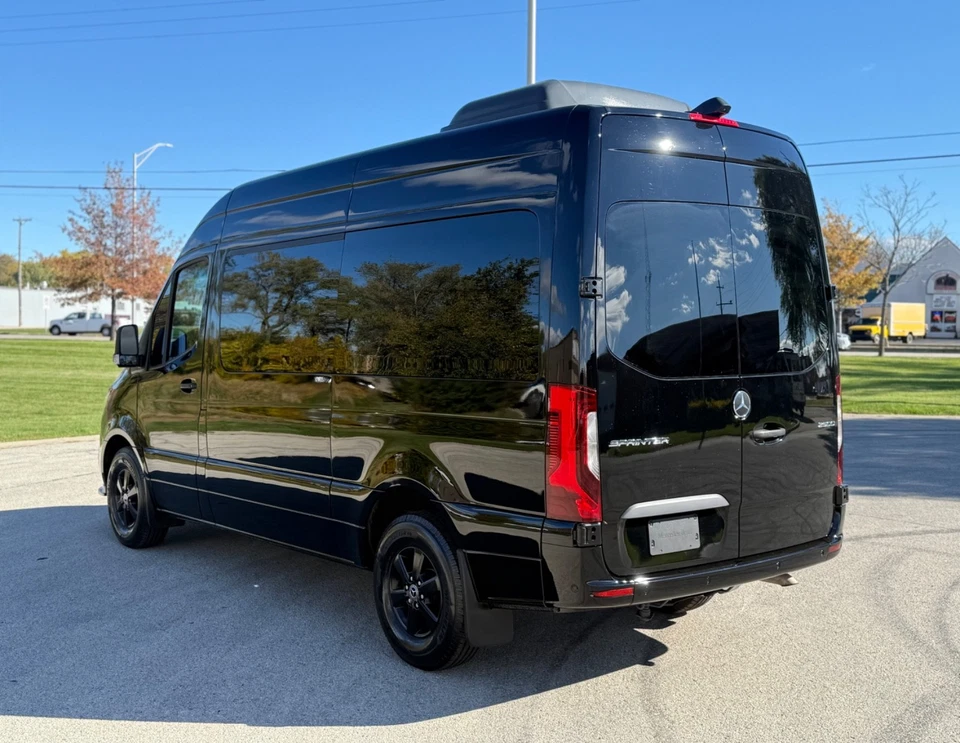 Mercedes-Benz Sprinter 2022 limusina personalizada pasajero Foto 4 de 4