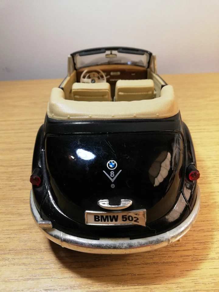 BMW 502 (1955) Cabriolet, 1 : 18, Maisto, Außenspiegel fehlt - Bild 4 von 4
