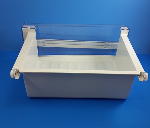 WR32X10742 GE Refrigerator Right Crisper; P1 - Picture 3 of 4