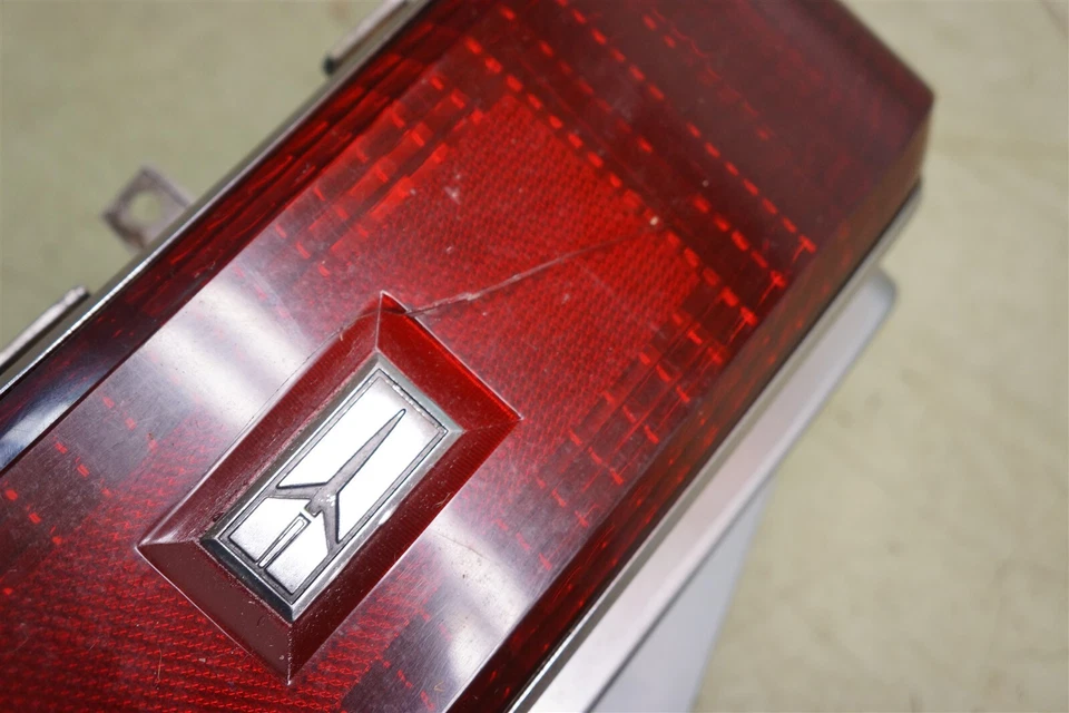 Oldsmobile Cutlass 1984, 1985, 1986, luces traseras Cutlass Supreme, luz trasera *G1 Foto 4 de 4