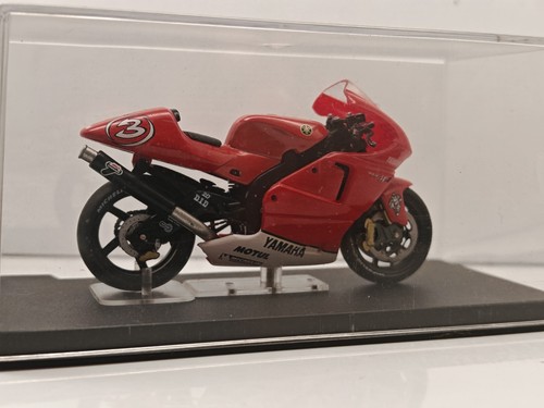 Modellino Moto Yamaha YZR-M1 - Max Biaggi 2002 - Die Cast - 1:24 - 0315 - Foto 4 di 4