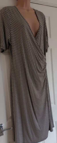 Marks & Spencer ladies faux wrap midi dress size 20 beige & black VGC - Picture 3 of 6