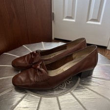 VINTAGE SALVATORE FERRAGAMO BOUTIQUE BROWN LEATHER PUMPS size 5.5 B