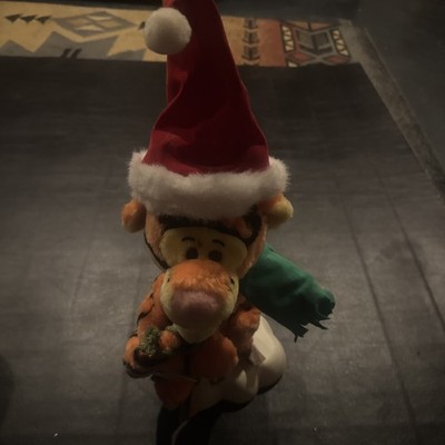 Vintage Telco Motion-ette Animated Tigger Disney Plush Skiing Christmas 15  Base