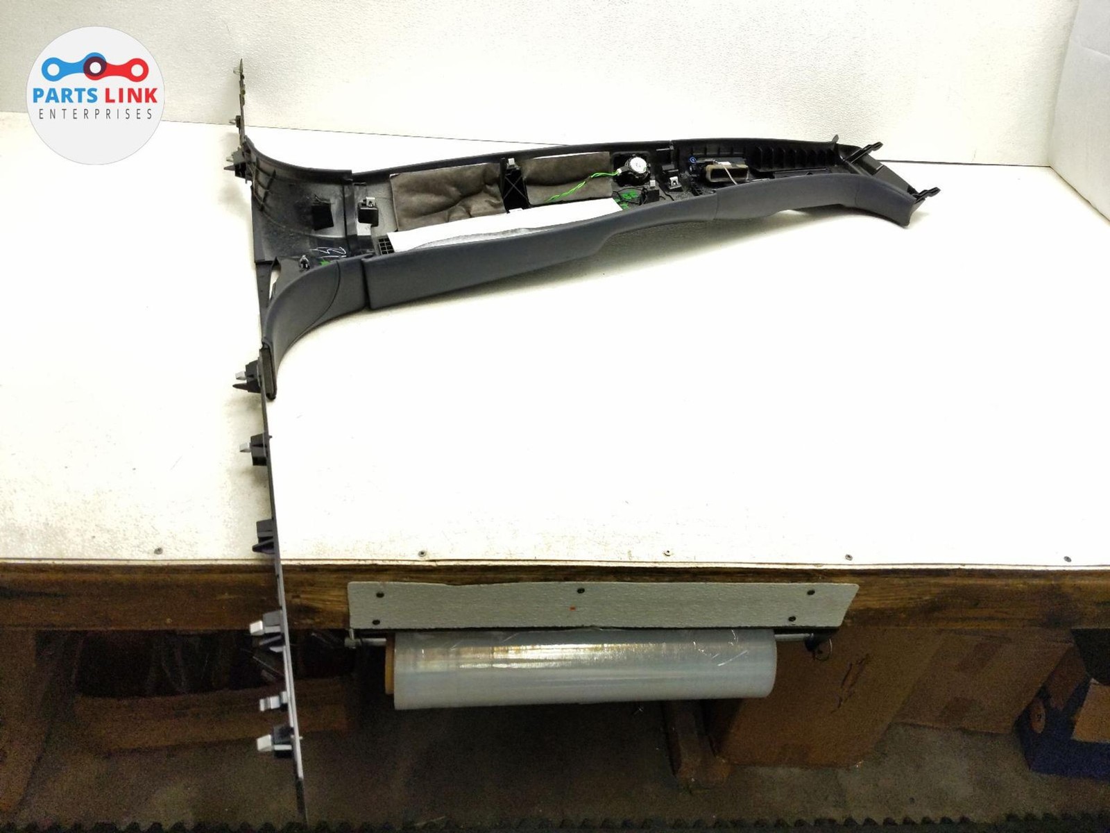 2016-20 BENTLEY BENTAYGA RIGHT POST DOOR PANEL B-PILLAR TRIM COVER SUPPORT BLUE