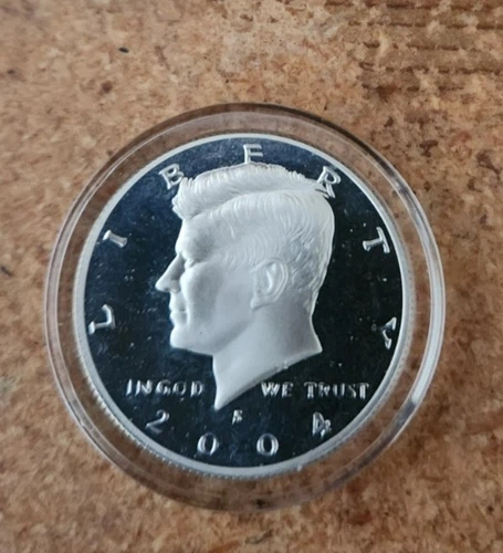 2004 s 90% silver proof Kennedy half dollar in acrylic capsule