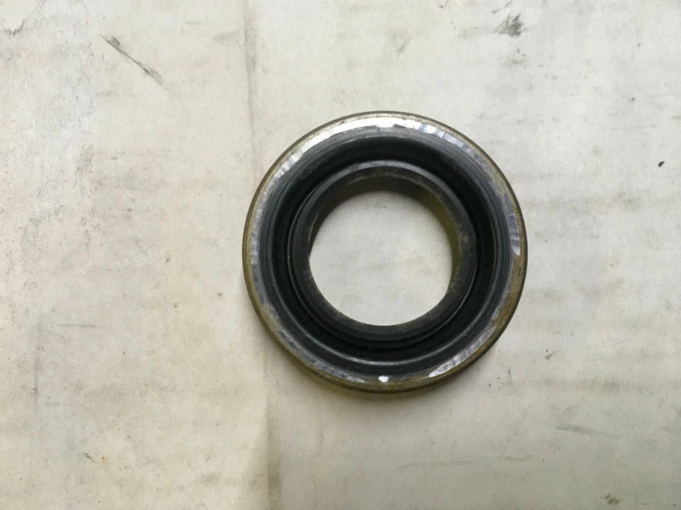 Новое заднее уплотнение колеса National Oil Seals 8940-S - Изображение 4 из 4