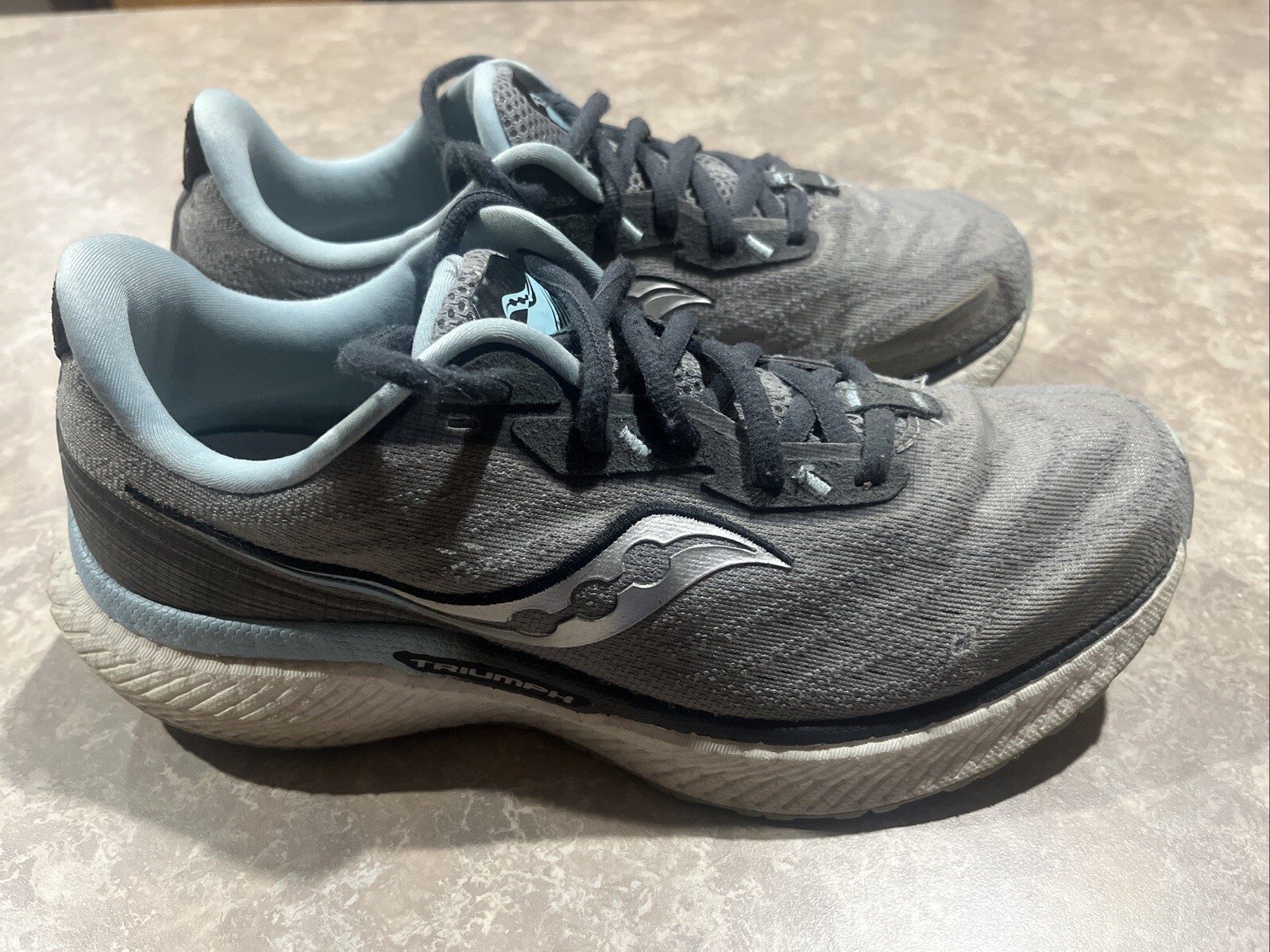 SAUCONY TRIUMPH RUNNING SHOES WOMENS SIZE 8 **RETAIL $160*** thumbnail 2