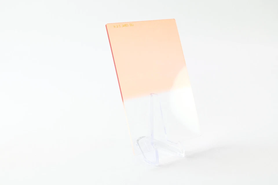 Lee Filters 100 x 150mm Coral 3 Hard Graduated Filter #G739 - Image 4 of 4