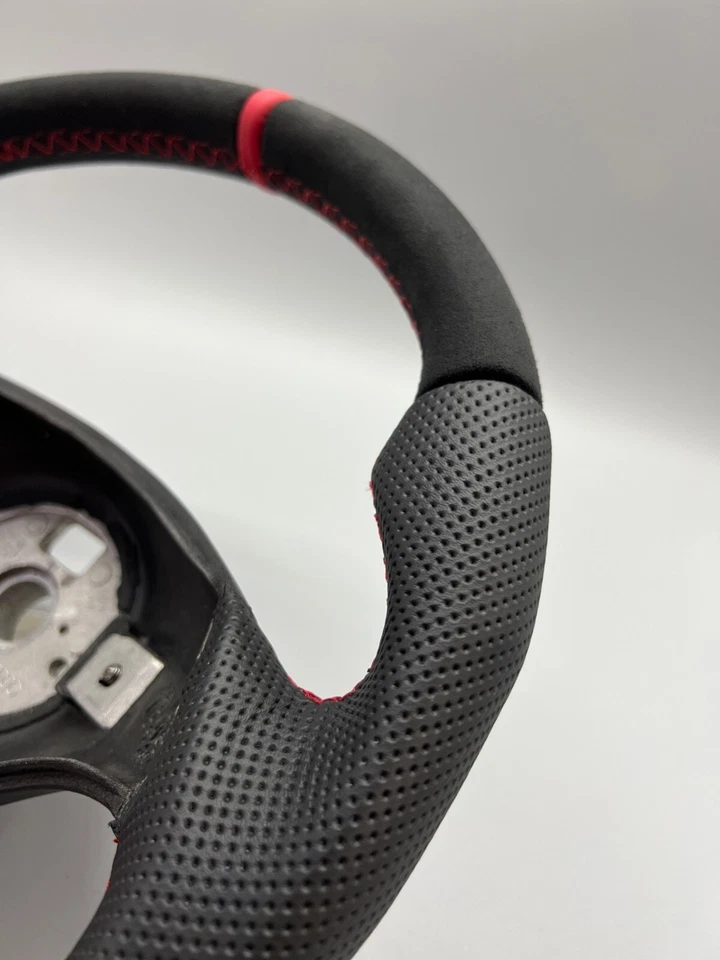 AUDI TT Custom STEERING WHEEL FLAT BOTTOM   MK1   ALCANTARA LEATHER RED STRIPE  - Image 4 of 4