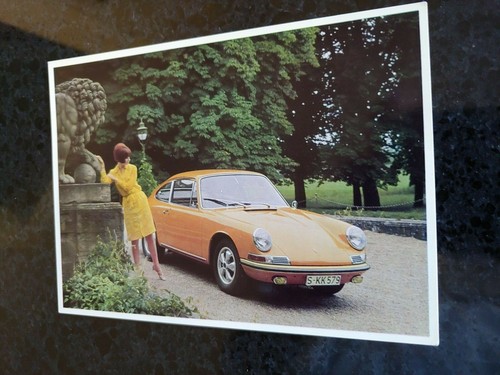 EXCELLENT NOS ORIGINAL GENUINE PORSCHE 911S COLOR FACTORY POST CARD 1968 - Picture 2 of 5