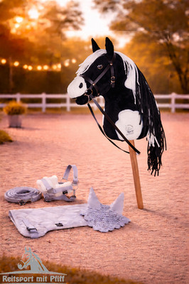 Hobby Horse Steckenpferd+Trense+Halfter Set+Haube+ Decke+ Pferdepass black/weiß
