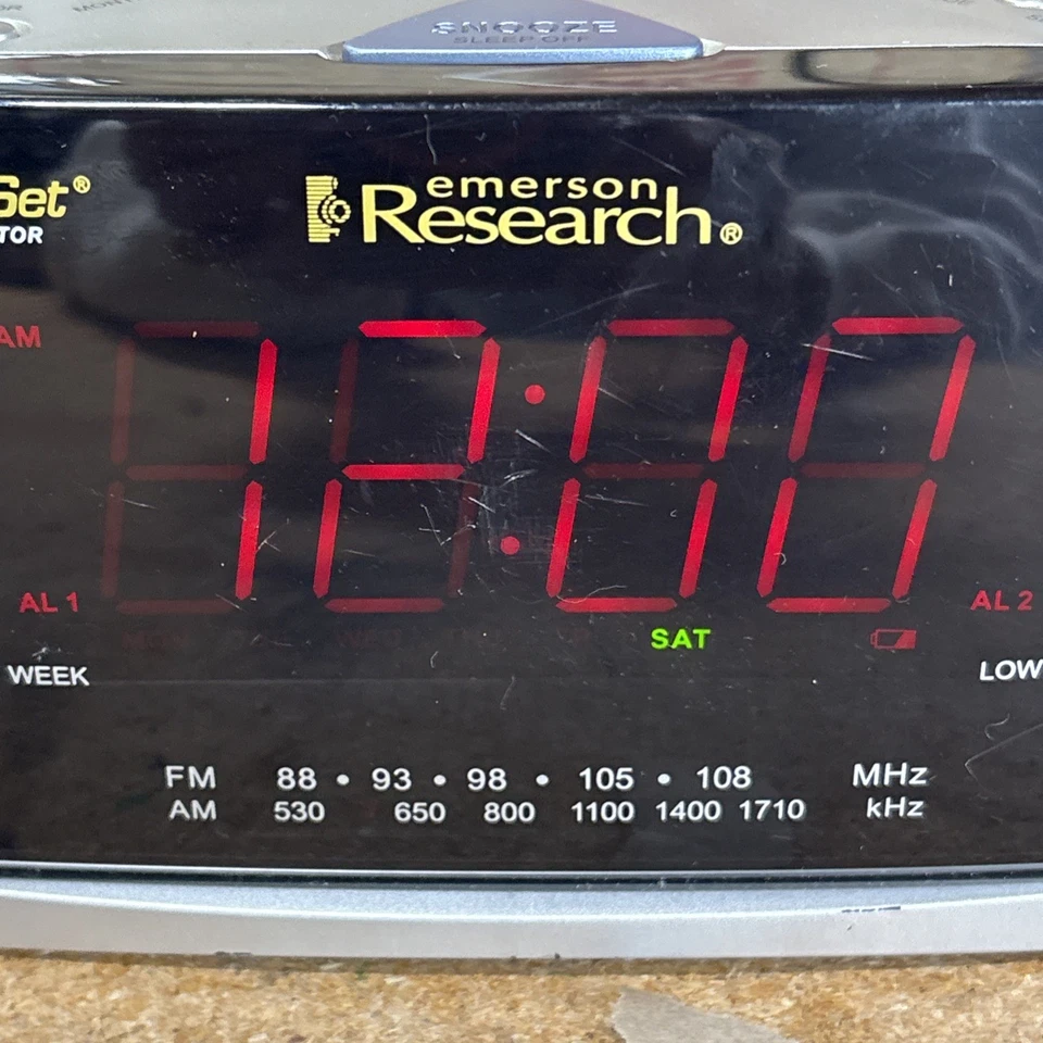 Emerson Research SmartSet CKS3528 Alarm Clock AM/FM Radio Time Projector Tested - Image 2 of 4