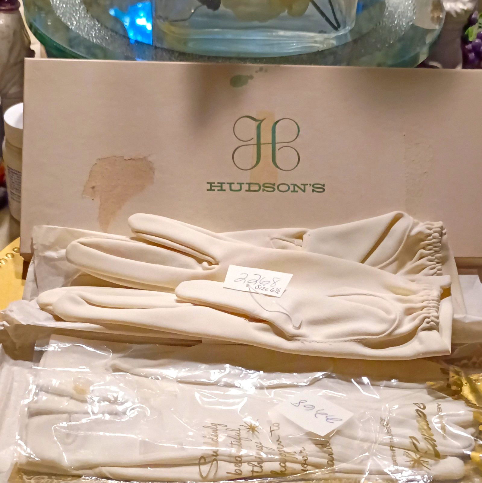 White leather formal gloves, pair