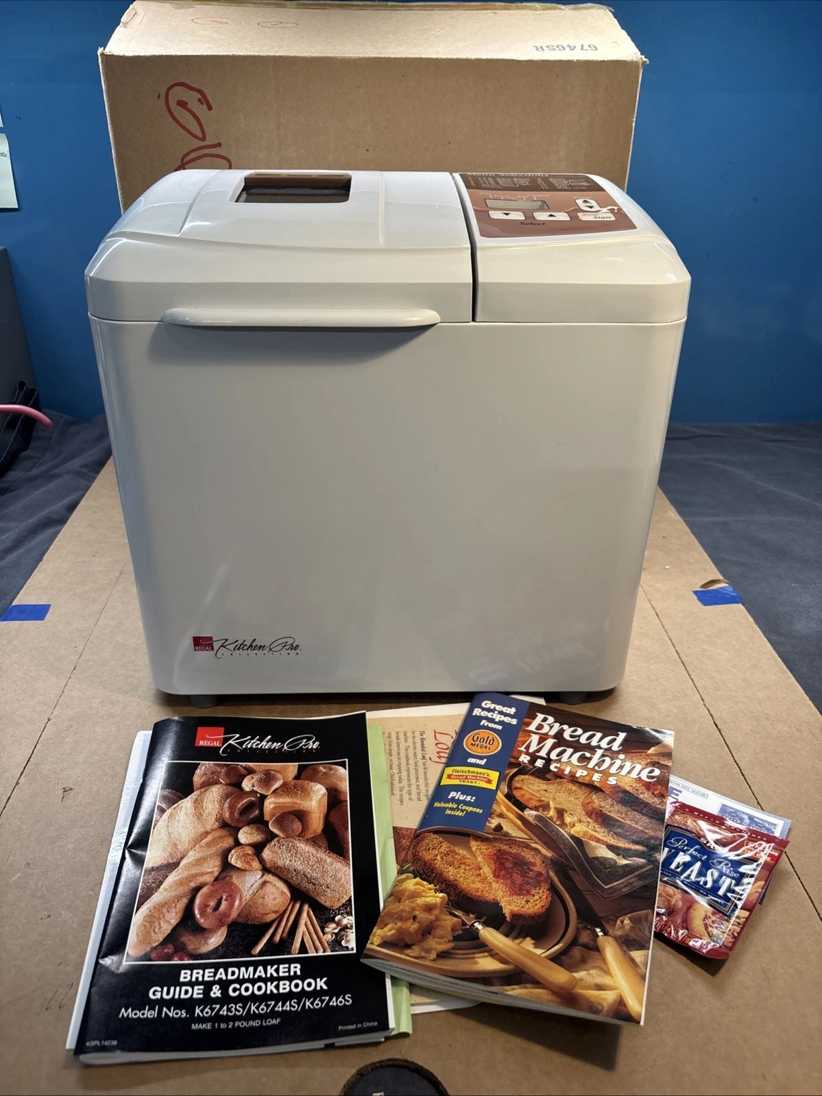 Regal Kitchen Pro Breadmaker Model K6746S Auto 1-1/2 to 2 LB + Books
Opens in a new window or tab