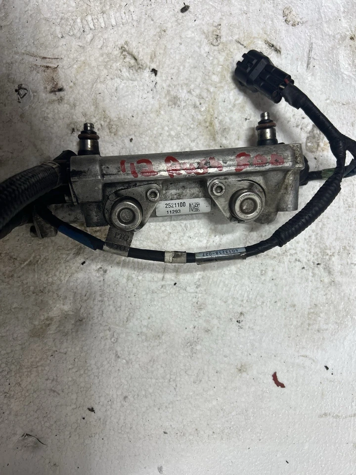 12 POLARIS RMK PRO Rush 800 INJETORES DE TRILHO DE COMBUSTÍVEL LINHAS AZUIS ESTOQUE FABRICANTE DE EQUIPAMENTO ORIGINAL 4013258-027 - Imagem 2 de 4