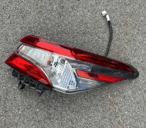 2018-2022 Toyota Camry RIGHT Passenger OEM FULL LED Tail Light Brake Lamp USED - Picture 1 of 2