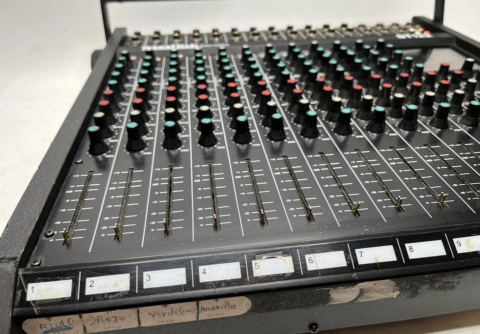 SoundTech St122 Mixing Console - Image 3 of 4