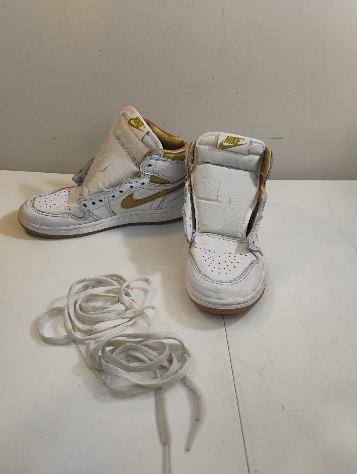 Nike Jordan 1 Retro High OG Kids Shoes 13C White Metallic Gold FD2597-107