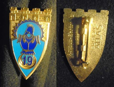 INSIGNE MILITAIRE – 19° RÉGIMENT DU GÉNIE – A.B. Éd. ATLAS