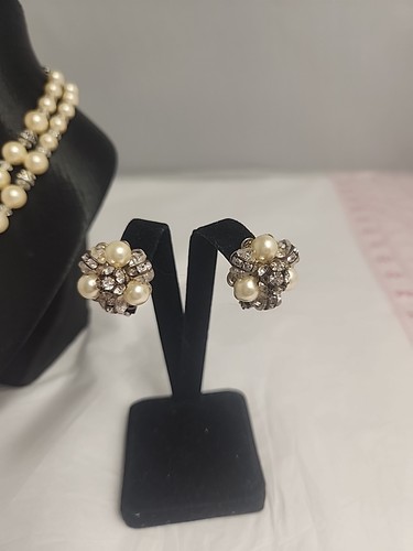 Vintage Faux Pearl And Rhinestone Necklace & Clip On Earring Set - Picture 9 of 20