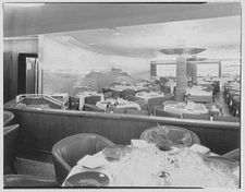 Photo:S.S. Independence, American Export Lines. First class dining room II