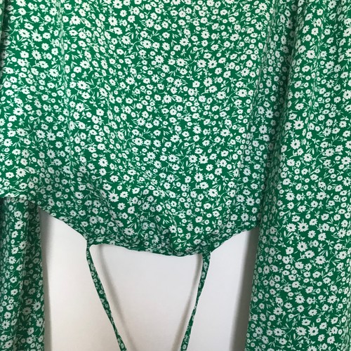 SHEIN Green Ditsy Floral Cropped Top Size XL 16 Satin Keyhole Back Long Sleeve - Picture 3 of 7