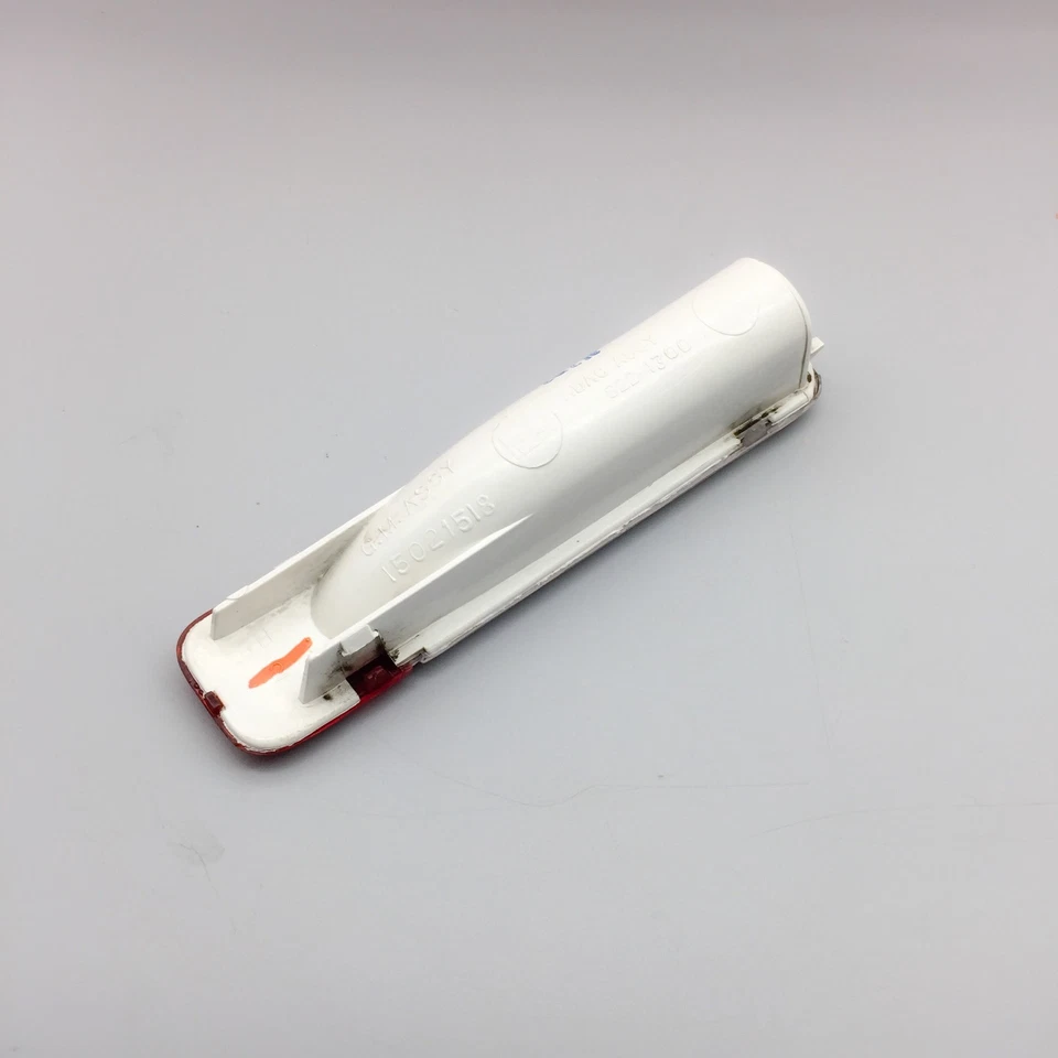 Luz de cortesía derecha OEM | Chevy GMC Truck SUV | Silverado Tahoe Yukon 95-07 Foto 2 de 2