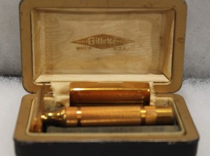 Vintage-Gillette-Gold-Tone-Safety-Razor-In-ORIGINAL-Case-With-Blade-Case