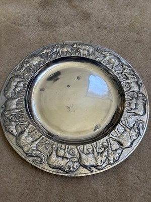 Arthur s Court Round Elephant Serving Plate Excellent Condition 14  Diameter.